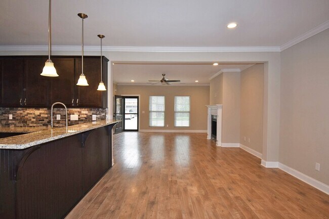 Building Photo - Gorgeous 3BR luxury Murfreesboro townhome ...