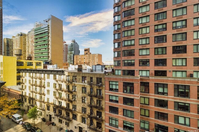 Building Photo - 345 E 93rd St