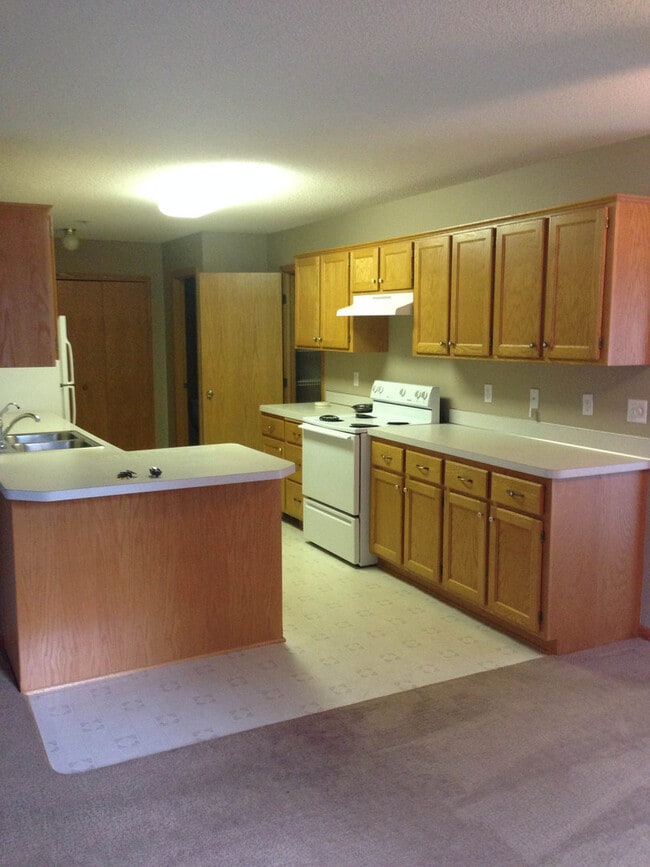 Foto del edificio - End Unit 3 bed finished basement Town Home