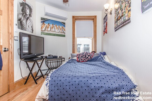 Building Photo - 16 S Russell St