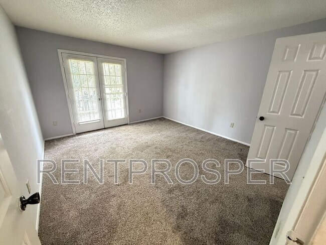 Foto del edificio - 3944 Versailles Dr