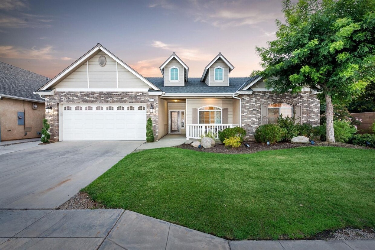 Primary Photo - Beautiful Northeast 4 Bedroom 2.5 Bath home