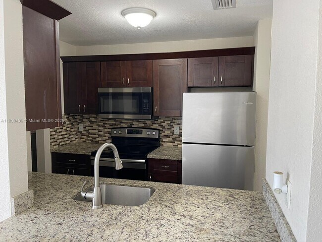 Foto del edificio - 1471 NW 22nd Ct