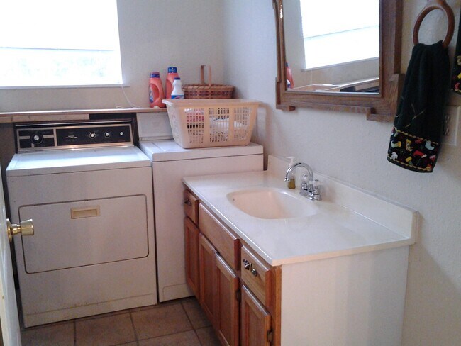 Foto del edificio - 6455 Lavender Rd