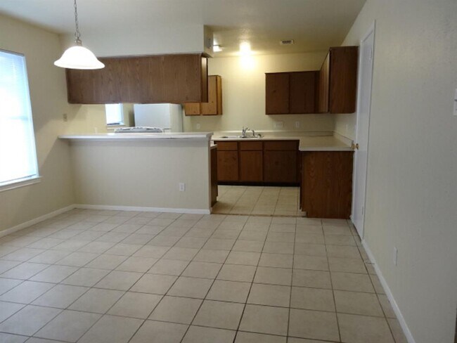 Foto del edificio - 3215 Hirschfield Rd