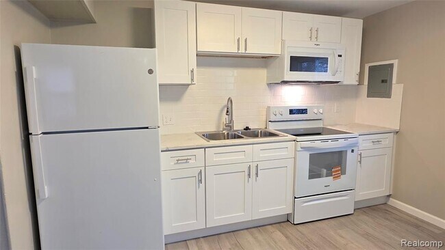 Foto del edificio - 33507 Berville Ct