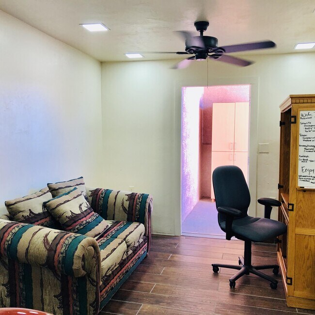 Foto del edificio - 239 W Roger Rd