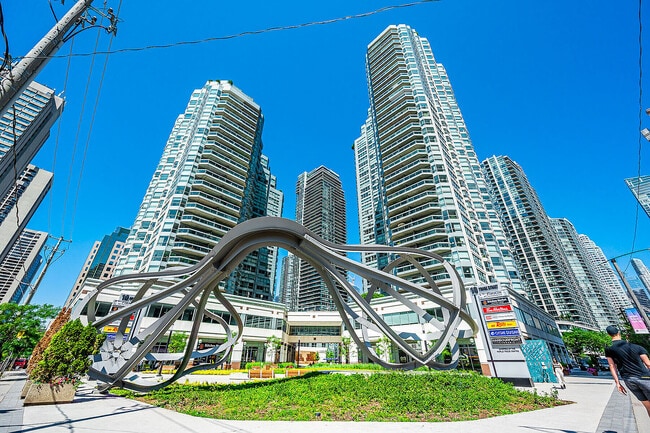 Photo du bâtiment - 10 Yonge St