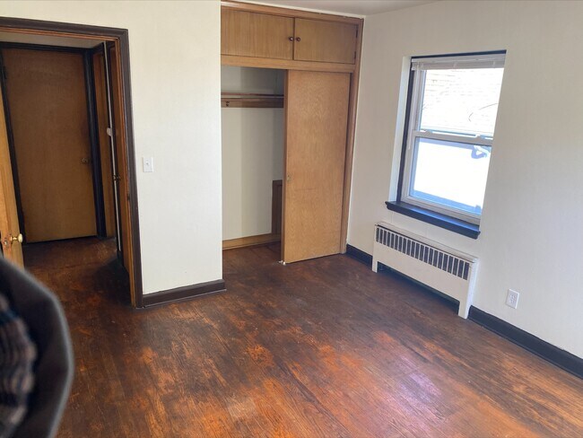 Building Photo - 4136 N Green Bay Ave