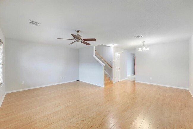 Foto del edificio - 401 Buttercup Creek Blvd