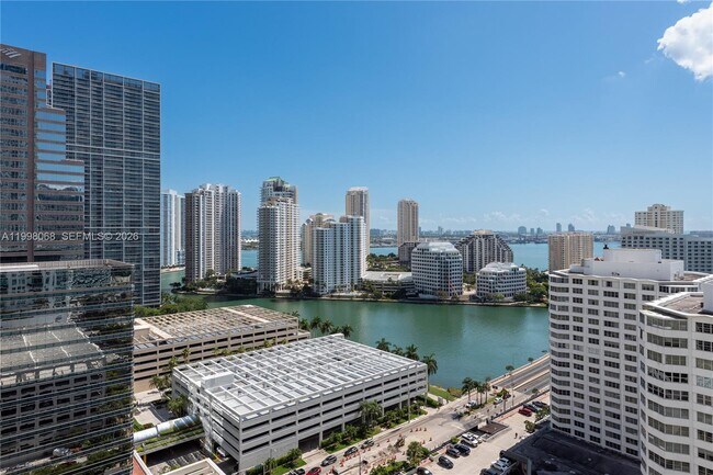 Foto del edificio - 950 Brickell Bay Dr