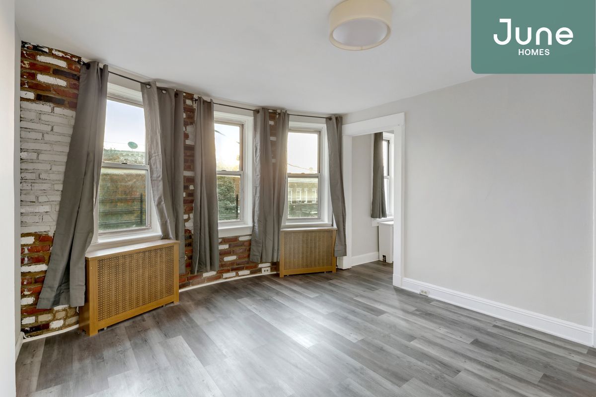Queen room in 3bed/1.0bath Home Apartment for Rent in Queens, NY