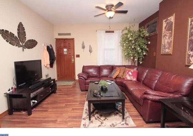 Foto del edificio - 2516 E Oakdale St