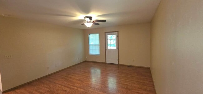 Building Photo - Close to Missouri State University! 3 Bedroom 2 Bathroom for $1295