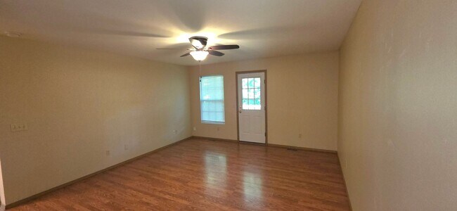 Foto del edificio - Close to Missouri State University! 3 Bedroom 2 Bathroom for $1295