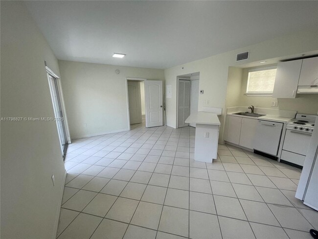 Building Photo - 3090 Bird Ave