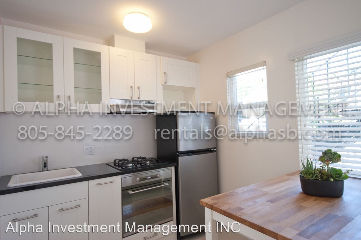 Primary Photo - 323 W Quinto St