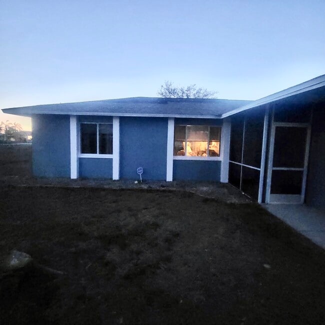 Building Photo - 208 SE 4th Pl
