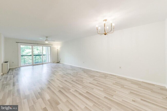 Foto del edificio - 10300 Westlake Dr
