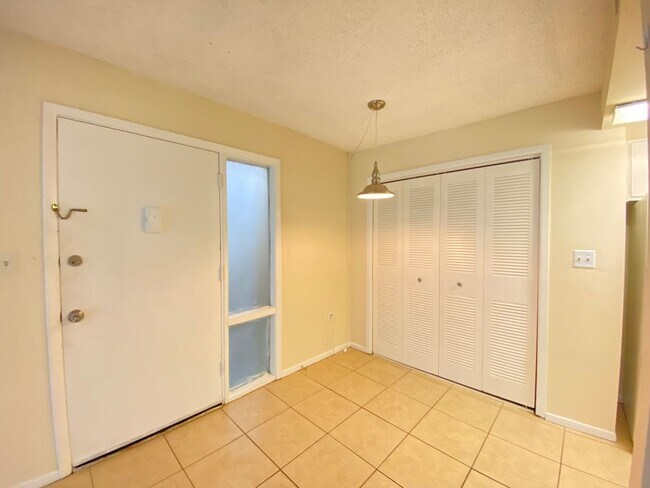 Foto del edificio - Available Now!  Sandy Cove 1/B Top Floor C...