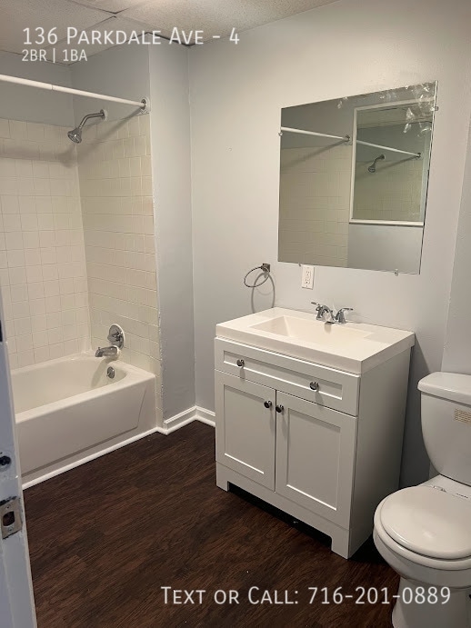 Building Photo - 136 Parkdale Ave