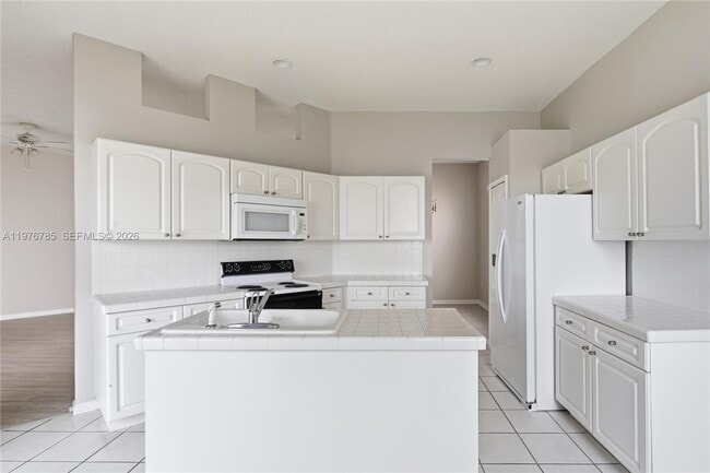Foto del edificio - 575 SE 29th Dr