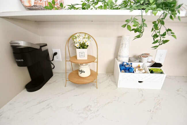 Building Photo - 517 Napoleon St