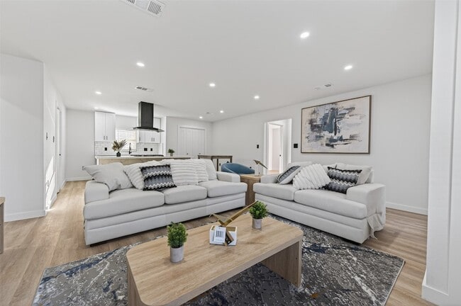 Building Photo - 6621 Jason St