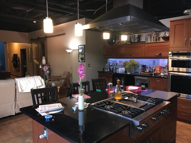 Building Photo - 16910 Oak Park Ave