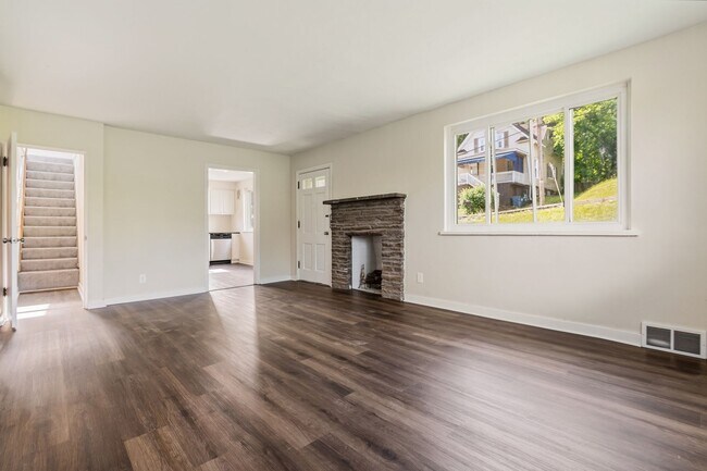 Foto del edificio - Unbeatable 4 bedroom in Penn Hills available now!