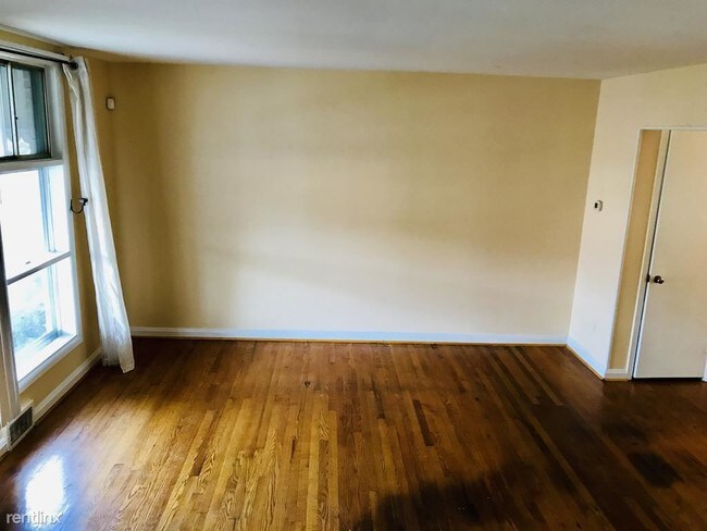 Building Photo - 3 br, 1.5 bath Townhome - 1225 Stella Dr