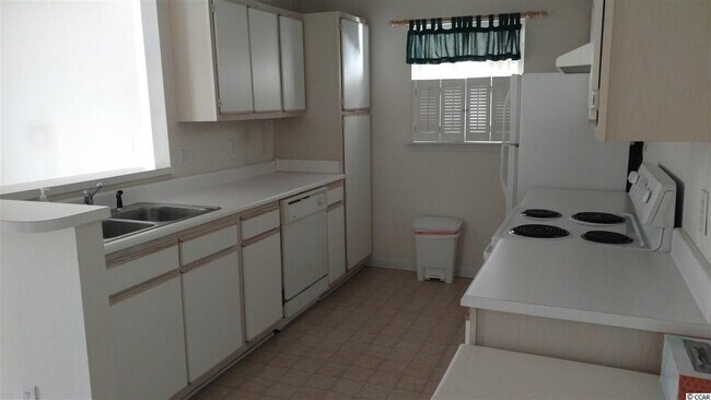 Building Photo - 183 Colonial Ct