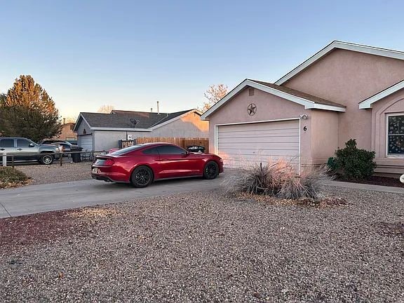 Building Photo - "Charming 3-Bed Oasis with 2 Baths in Los Lunas – 1216 Sq Ft of Cozy Living!"