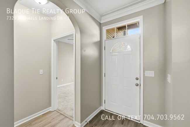 Building Photo - 7329 Michaels Landing Dr