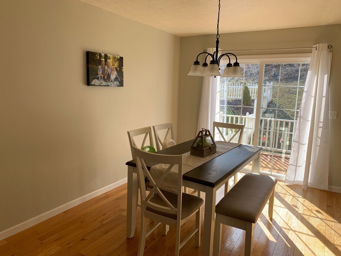 dining room - 135 Donna Ave