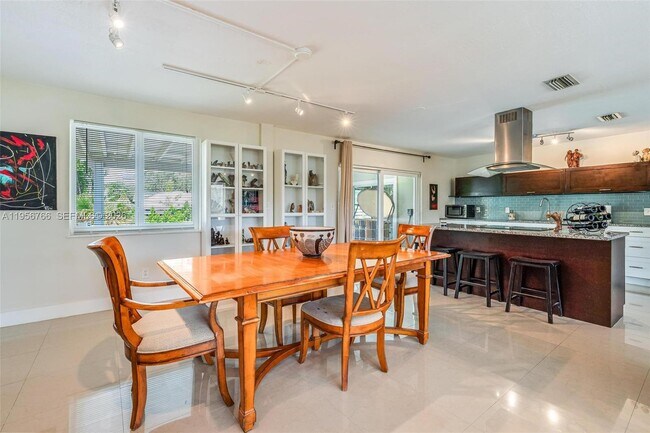 Building Photo - 8761 Ridgeland Dr