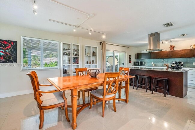 Foto del edificio - 8761 Ridgeland Dr