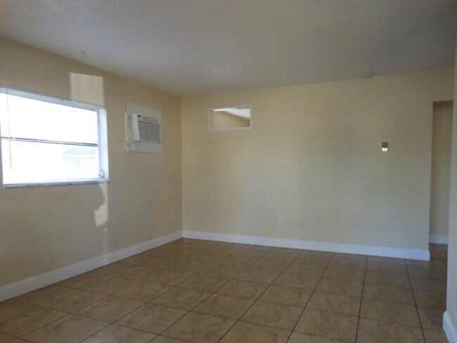 Foto del edificio - 10629 101st St N