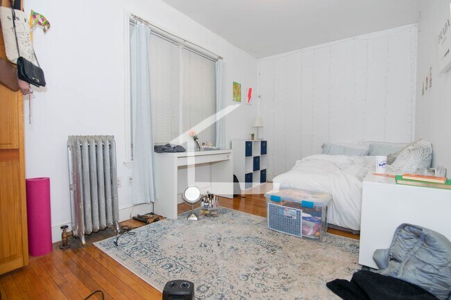 Building Photo - 158 Coolidge St