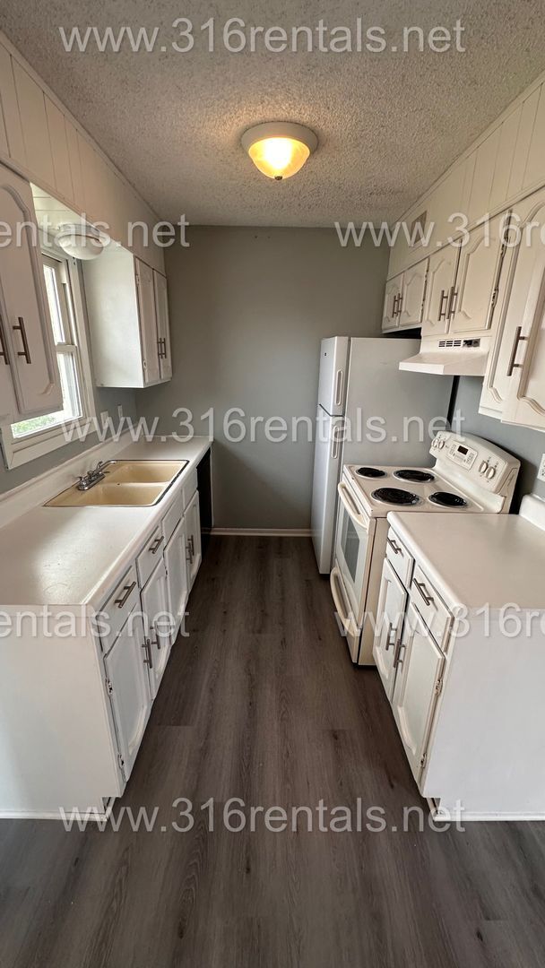 Foto del edificio - $775 - 2 bed 1 bath - Second floor Apartme...