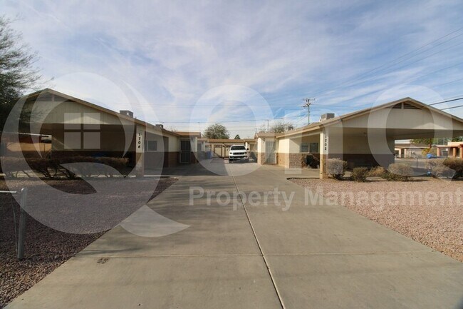 Building Photo - 1704 S 4th St