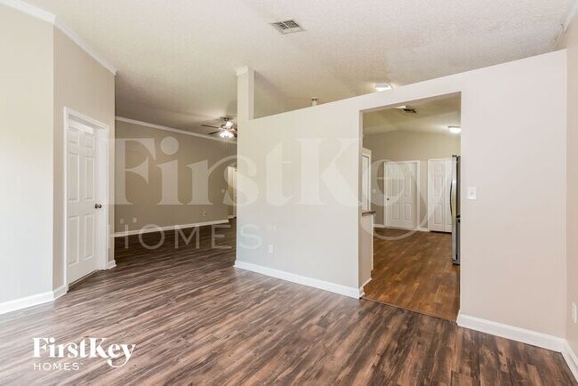 Foto del edificio - 6935 Pleasure Way