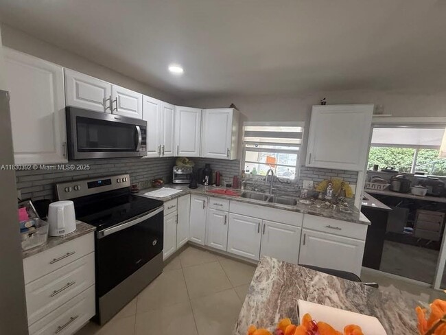 Building Photo - 4707 Martha Louise Dr