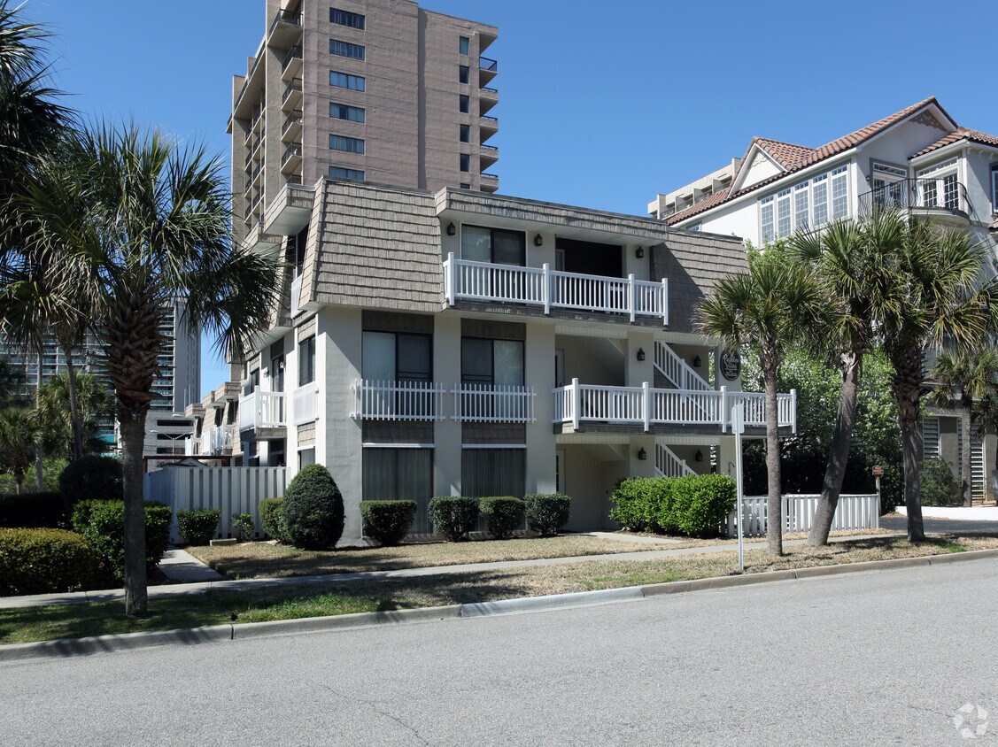 Building Photo - 211 76th Ave N