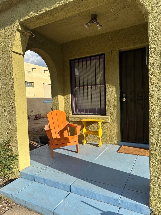 Building Photo - 317 N Santa Rita Ave