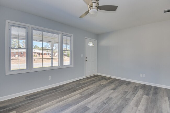 Foto del edificio - 1709 Forest Creek Ct