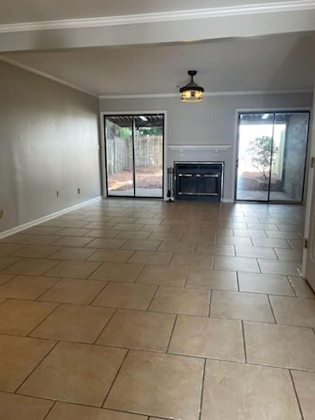 Building Photo - Quaint Townhome in the Heart of North Augusta