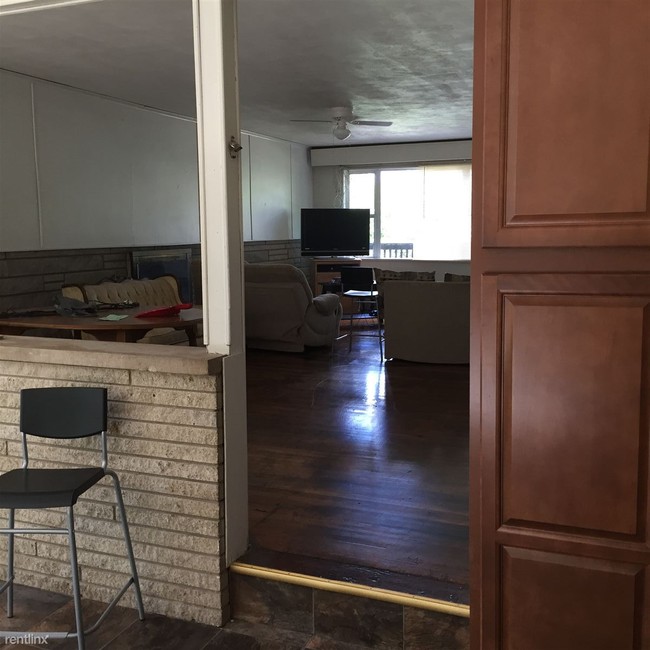 Building Photo - 7 br, 2 bath House - 1320 N Washington St ...