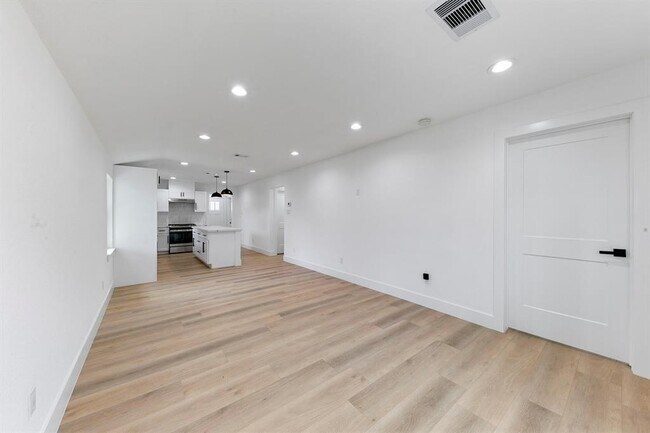 Foto del edificio - 5610 Chapman St