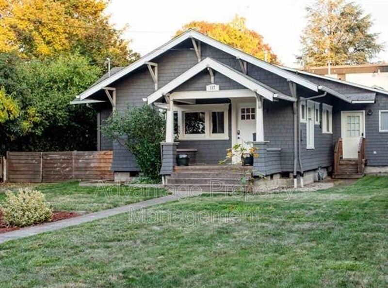 Primary Photo - 117 NW 11th St